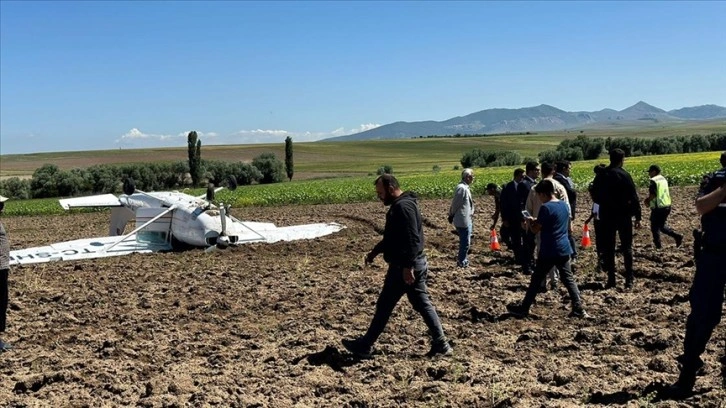 Aksaray'da düşen sivil eğitim uçağındaki 2 kişi yaralandı