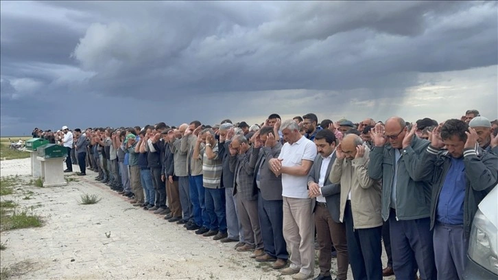 Aksaray'daki trafik kazasında 3 kişi öldü, 2 kişi yaralandı