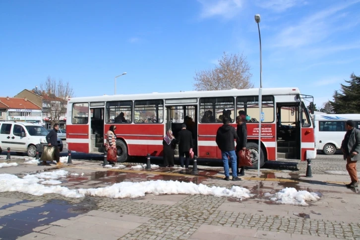 Akşehir Belediyesi’nden depremzedeler için ücretsiz servis
