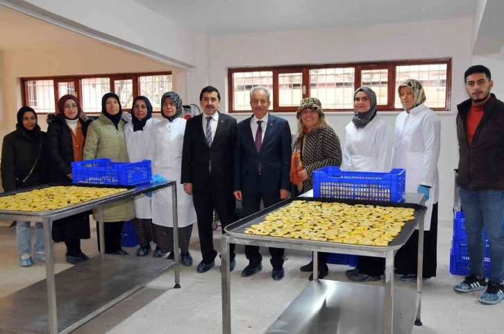 Akşehir Belediyesinden hanımlara meyve kurutma tesisi
