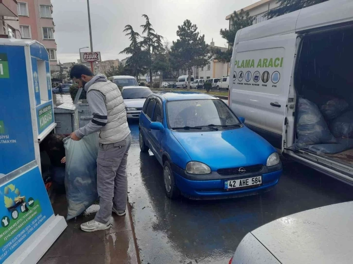 Akşehir’de tekstil atık kumbaralarına vatandaşlardan büyük ilgi
