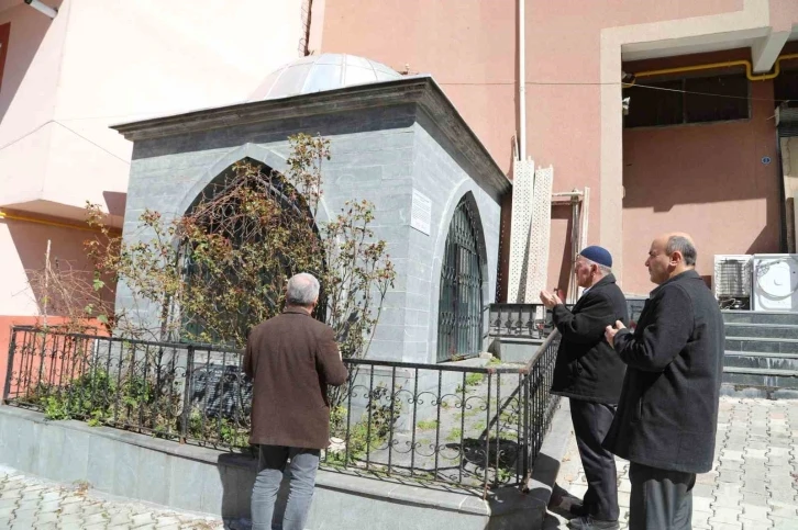 Akşemseddin Hazretleri’nin babasının kabrine ziyaretçi akını
