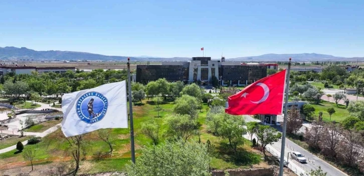 AKÜ, Türkiye’deki Birinci Sırasını Korumaya Devam Ediyor
