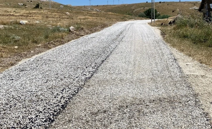 Akyurt’ta sathi kaplama asfalt çalışması başladı
