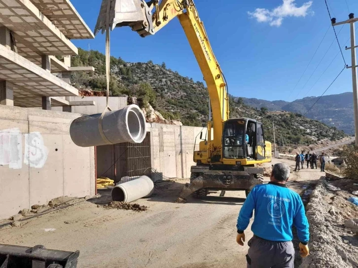 Alanya Belediyesi’nden yağışlar öncesi yoğun mesai
