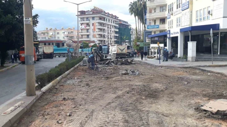 Alanya’da Başkent Kavşağı ile Yunus Emre Caddesi arası yenileniyor
