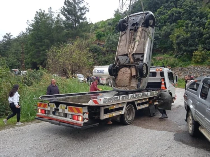 Alanya’da şarampole yuvarlanan araç hurdaya döndü
