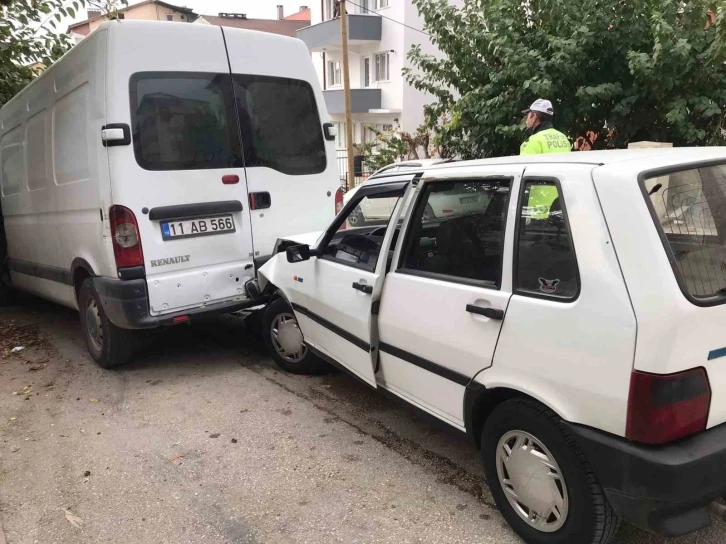 Alkollü sürücünün sebep olduğu zincirleme trafik kazasında 1 kişi yaralandı
