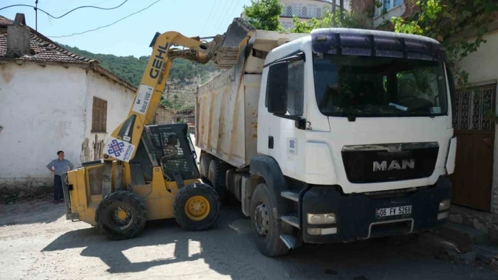 Altıeylül Belediyesi hizmet için sahada
