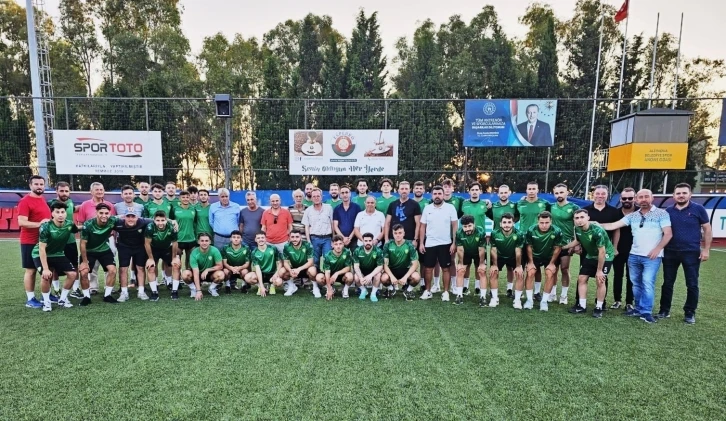 Altınova Belediyespor top başı yaptı
