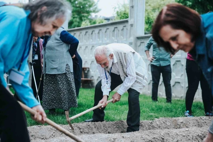 Alzheimer Yaşam Merkezi’nde fideler toprakla buluştu
