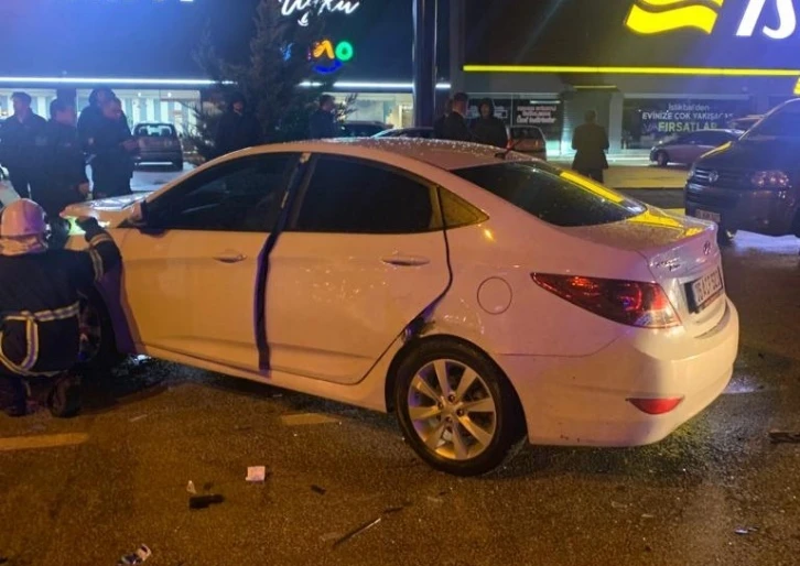 Amasya’da hafif ticari araç ile otomobil çarpıştı: 7 yaralı