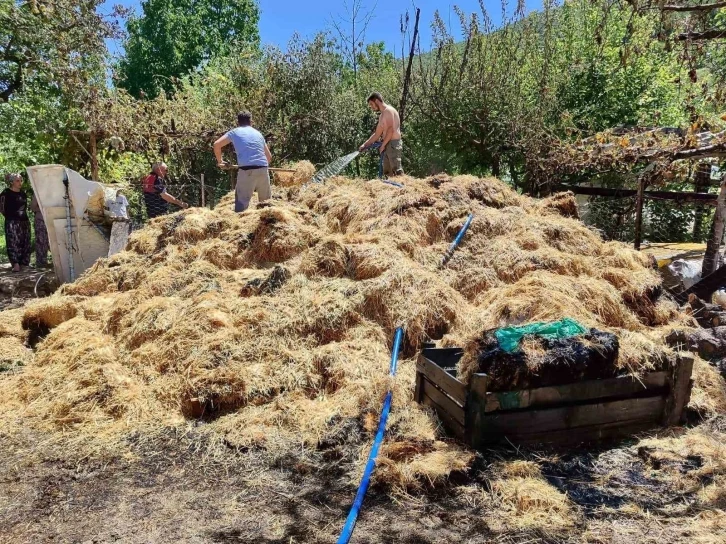 Amasya’da yangında saman balyaları küle döndü
