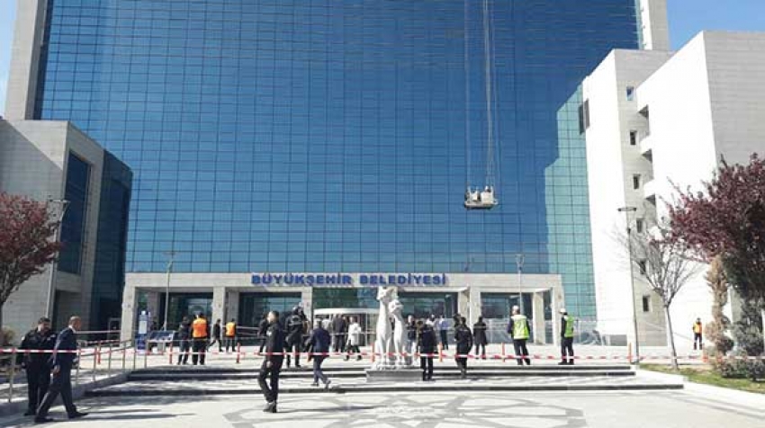 Ankara Büyükşehir Belediyesi'ne ateş açıldı