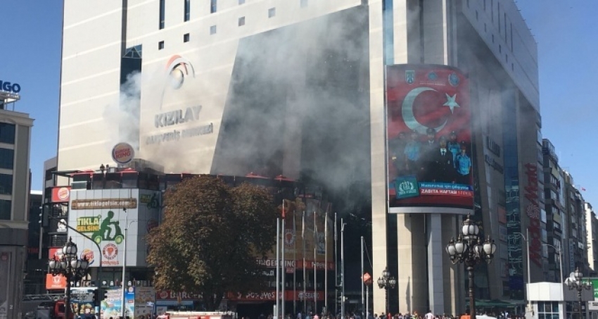  Ankara’da AVM’de korkutan yangın