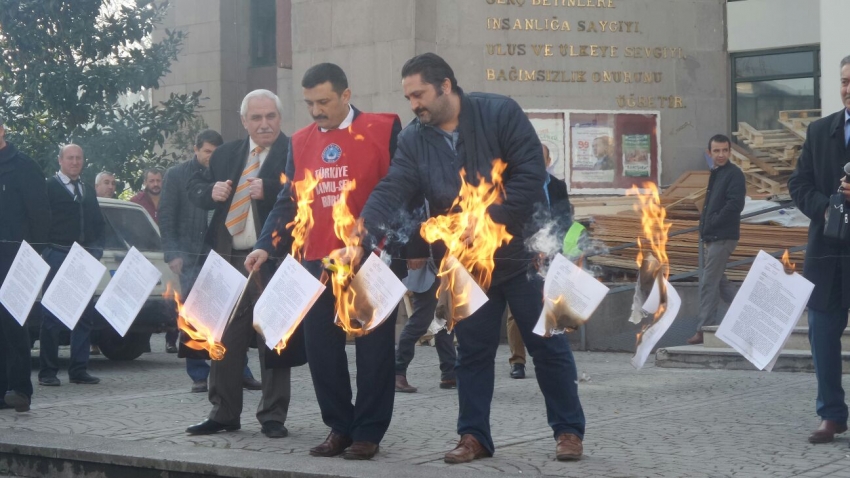Selçuk Türkoğlu'ndan ateşli protesto