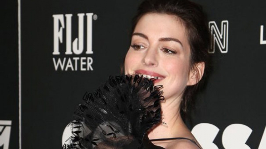 Anne Hathaway'in kıyafeti olay oldu!