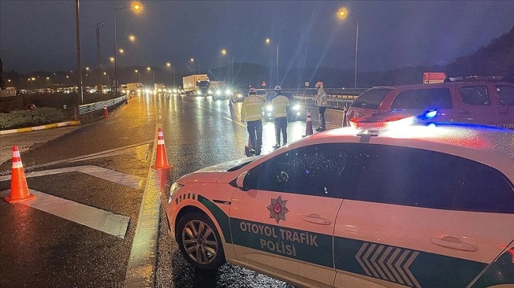 Anadolu Otoyolu Bolu Dağı Tüneli İstanbul yönü heyelan riski nedeniyle kapatıldı