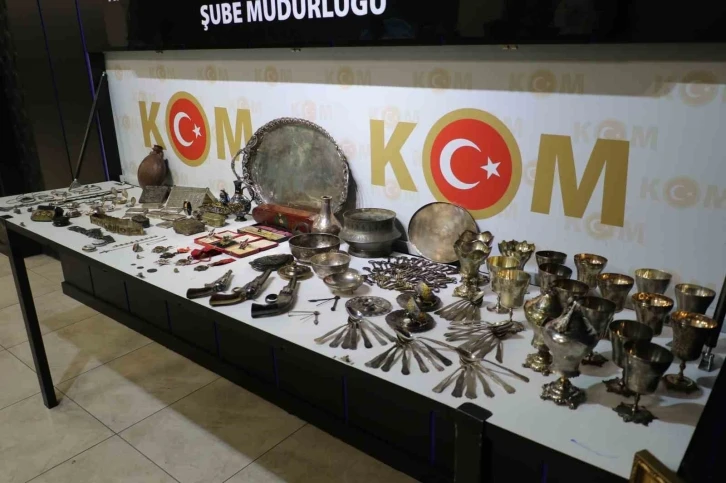 Ankara’da 19. yüzyıla ait Osmanlı, Avrupa ve Amerika kültürüne ait 200’den fazla tarihi eser ele geçirildi
