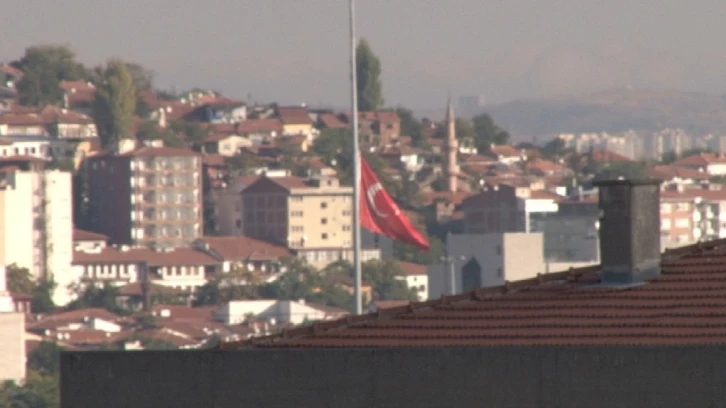 Ankara’da bayraklar yarıya indi
