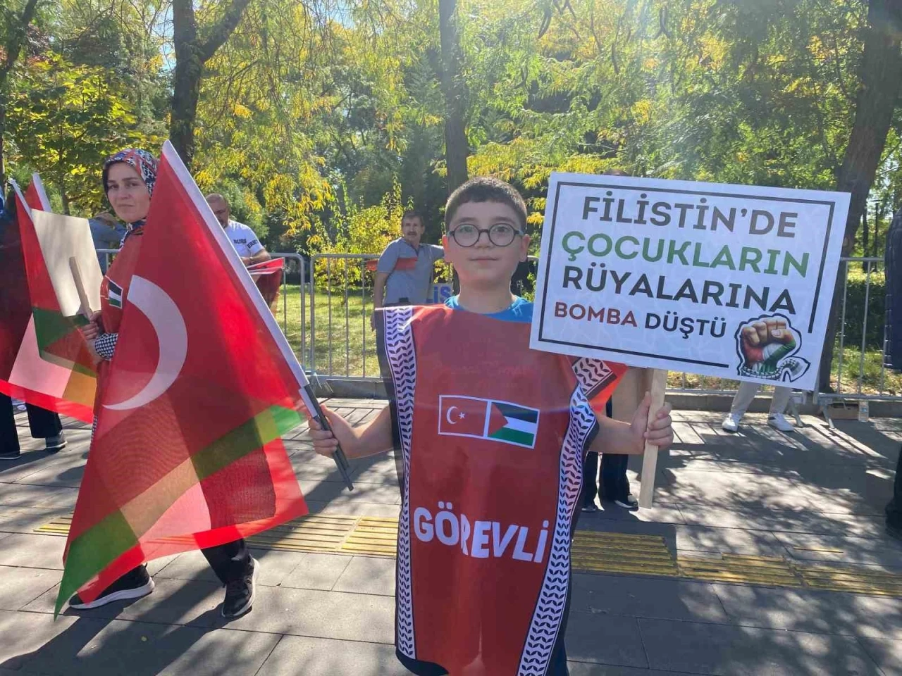  Filistin’e destek yürüyüşü