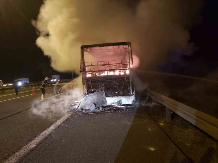 Ankara’da yolcu otobüsü alev alev yandı
