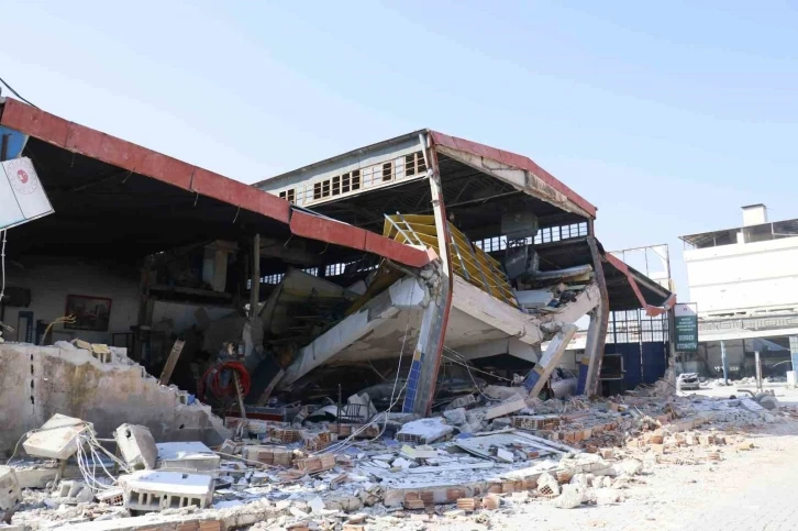 Antakya’da depremde sanayi sitesi de yerle bir oldu
