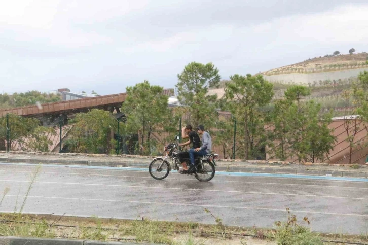 Antakya’da yağışlı hava etkisini gün boyu sürdürdü
