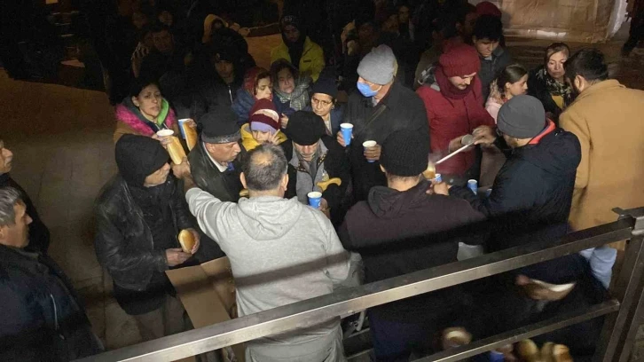 Antalya Büyükşehir Belediyesi Hatay’da çadır kent kurdu