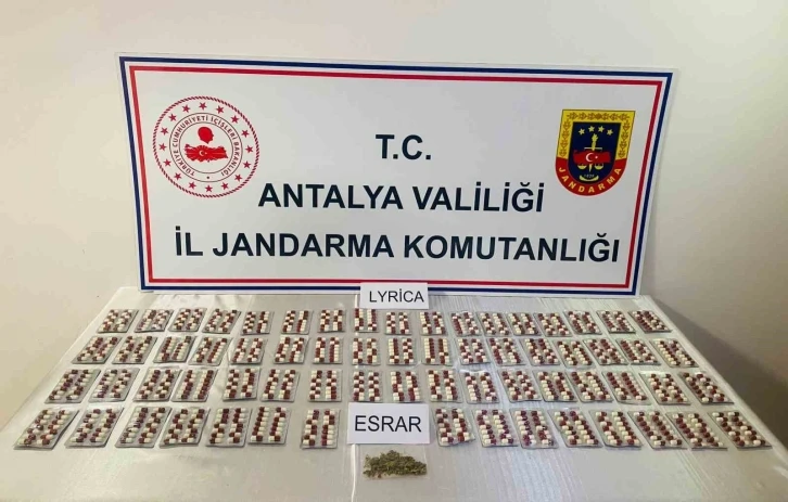 Antalya’da bin 85 adet uyuşturucu hap ele geçirildi
