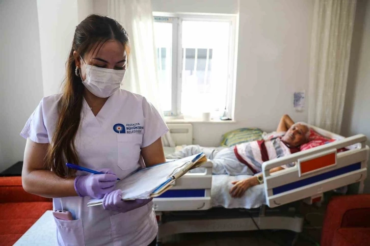 Antalya’da Evde Sağlık Hizmeti ile binlerce vatandaşa ulaşıldı

