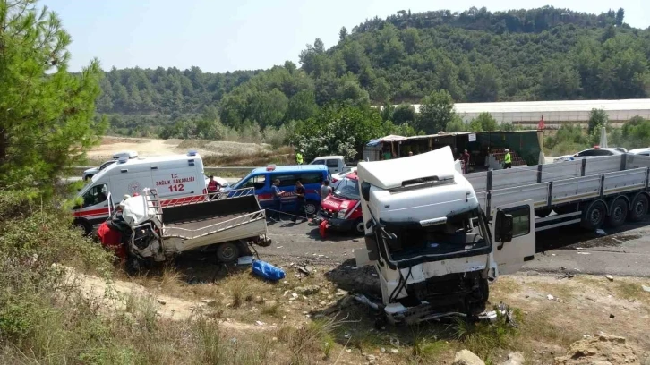 Antalya’da feci kaza: 2 ölü