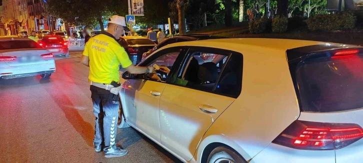 Antalya’da Güven Huzur uygulaması: Aranan 11 firari yakalandı
