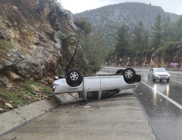 Antalya’da iki ayrı trafik kazasında 6 kişi yaralandı
