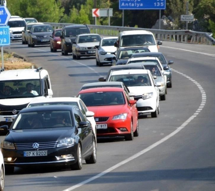 Antalya’da motorlu kara taşıtları sayısı 1 milyon 423 bin 136 oldu
