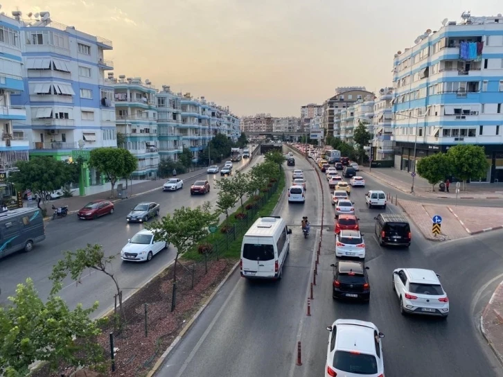 Antalya’da motorlu kara taşıtları sayısı 1 milyon 466 bin 17 oldu
