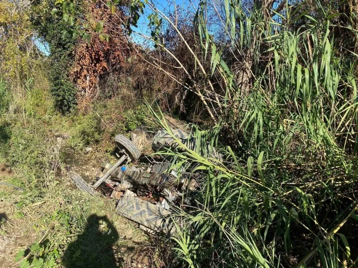 Antalya’da traktörün altında kalan sürücü yaralandı
