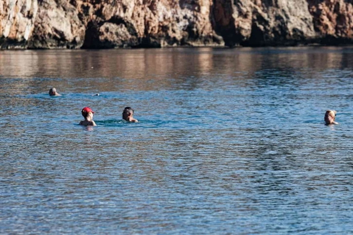 Antalya’da yılın son deniz keyfi
