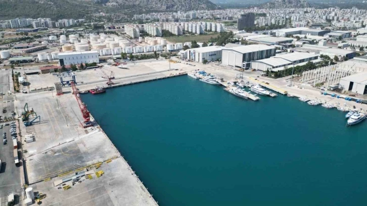 Antalya Serbest Bölgesi’nin yıl sonu ticaret hacmi beklentisi 1,1 milyar dolar
