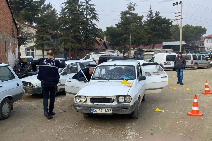 Uşak'ta silahlı saldırıya uğrayan baba oğul ağır yaralandı