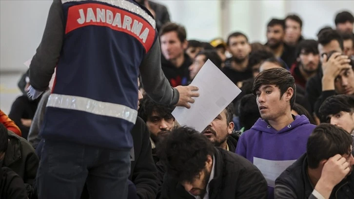 Aralarında Bursa'nın da olduğu çok sayıda ilde 2 bin 155 düzensiz göçmen yakalandı