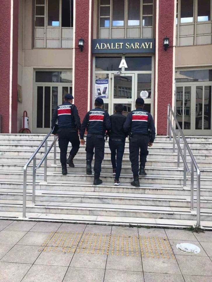 Aranan şahıslar Jandarma tarafından yakalandı
