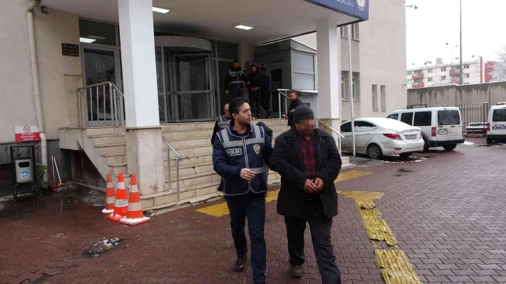 Aranan şahıslara 89 polis ile eş zamanlı şafak operasyonu: 14 gözaltı
