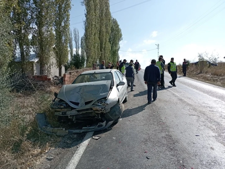 Arkadan çarparak 4 kişinin yaralanmasına neden oldu
