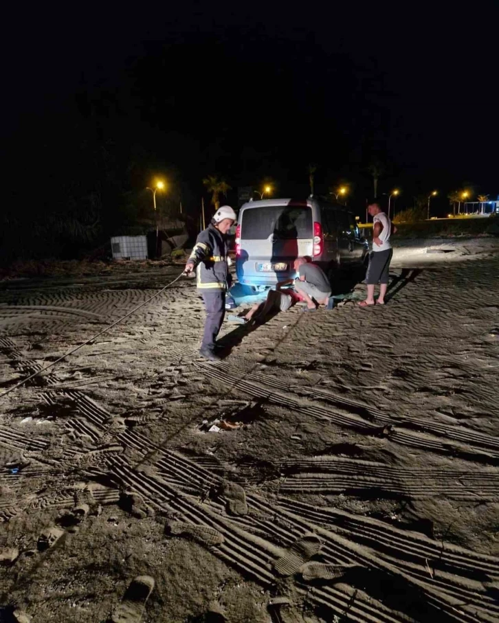 Arsuz’da kuma batan aracı itfaiye kurtardı
