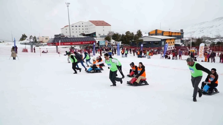 ‘Artık Çekilmez Oldun’ kızak yarışmasında eşler doyasıya eğlendi
