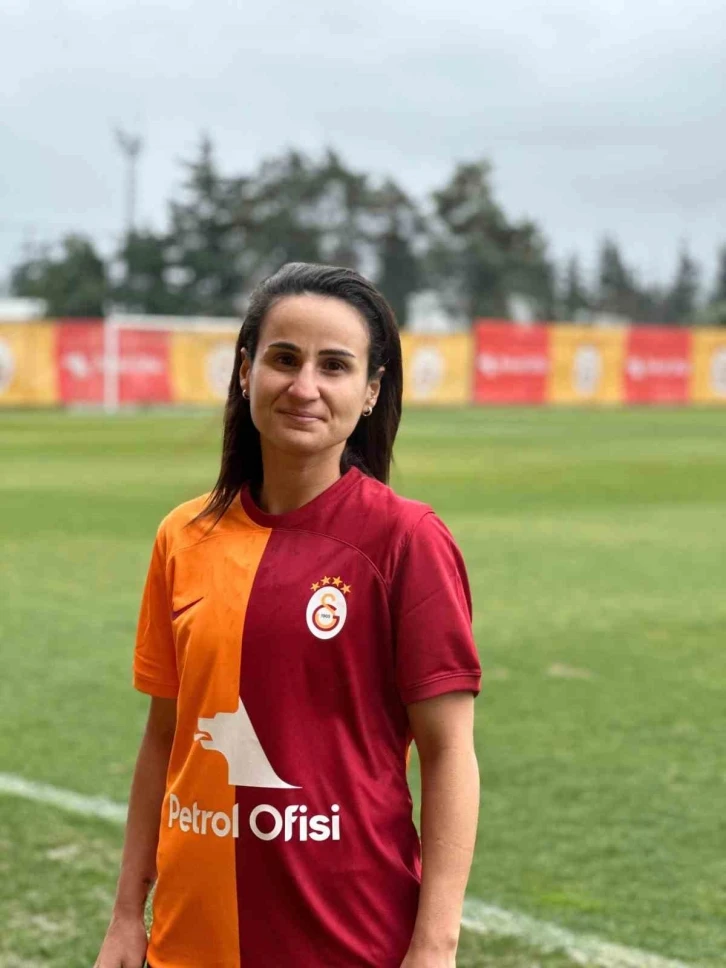 Arzu Karabulut, Galatasaray Petrol Ofisi’nde
