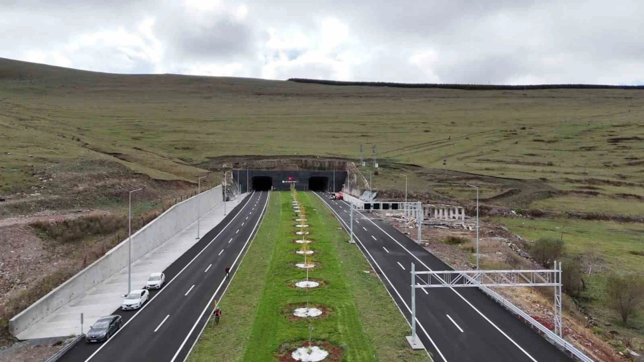 Aşık Şenlik Tüneli ve Çıldır-Aktaş bağlantı yolu açılıyor
