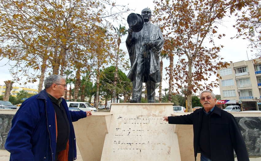 Atatürk Anıtı'na çirkin saldırı