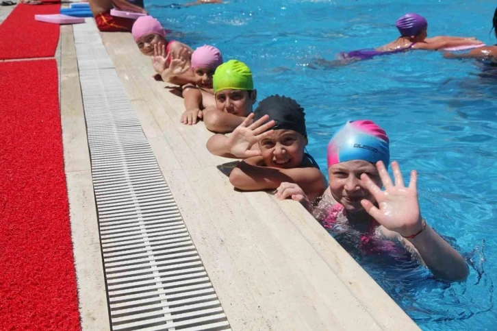 Ataşehir Belediyesi’nden çocuklara bir müjde daha: Ücretsiz yüzme kursu başlıyor
